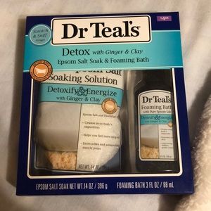 Dr. Teals bath sets
